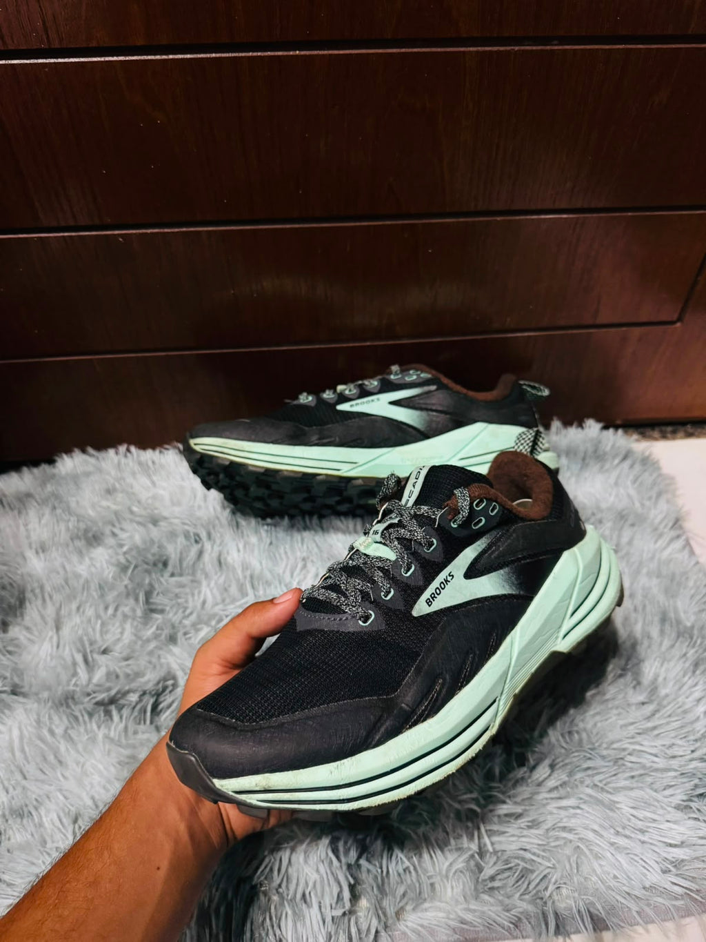 Brooks Cascadia 16 – Black / Mint